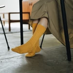 Kép 4/8 - Nishiguchi cotton ribbed socks in suzuki gold color