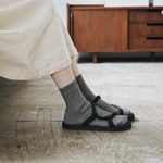 Kép 4/4 - lenből készült zokni limitál sötétszürke színben