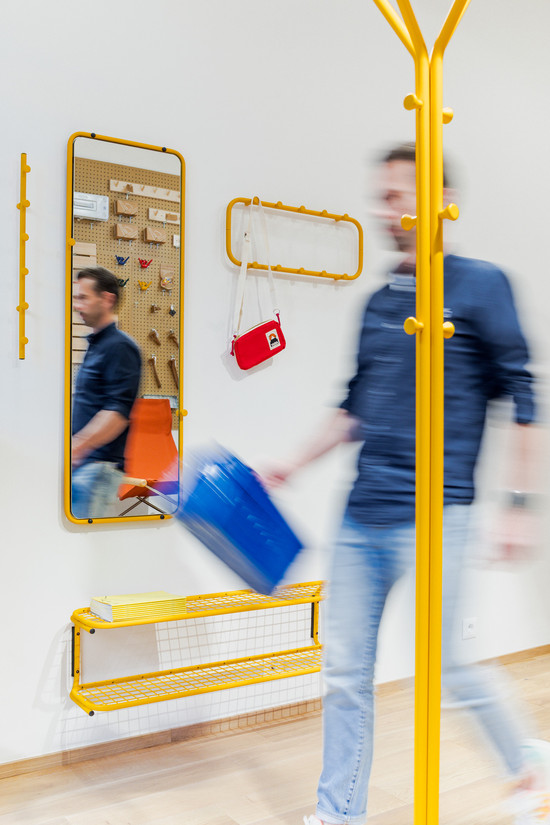 Essem Design sárga skandináv előszobabútor a Pauza budapesti üzletében