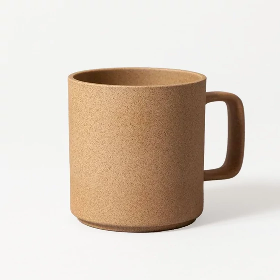 HASAMI porcelán bögre, homok színben, 385ml űrtartalommal