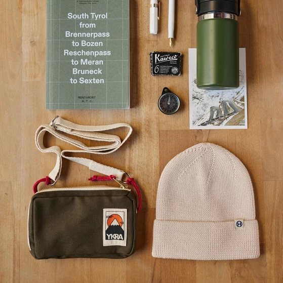 YKRA travel case khaki
