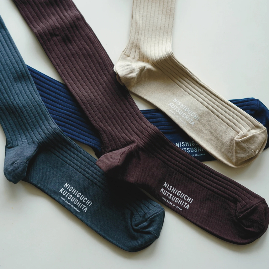 Nishiguchi Kutsushita magasszárú selyem zoknik többféle színben