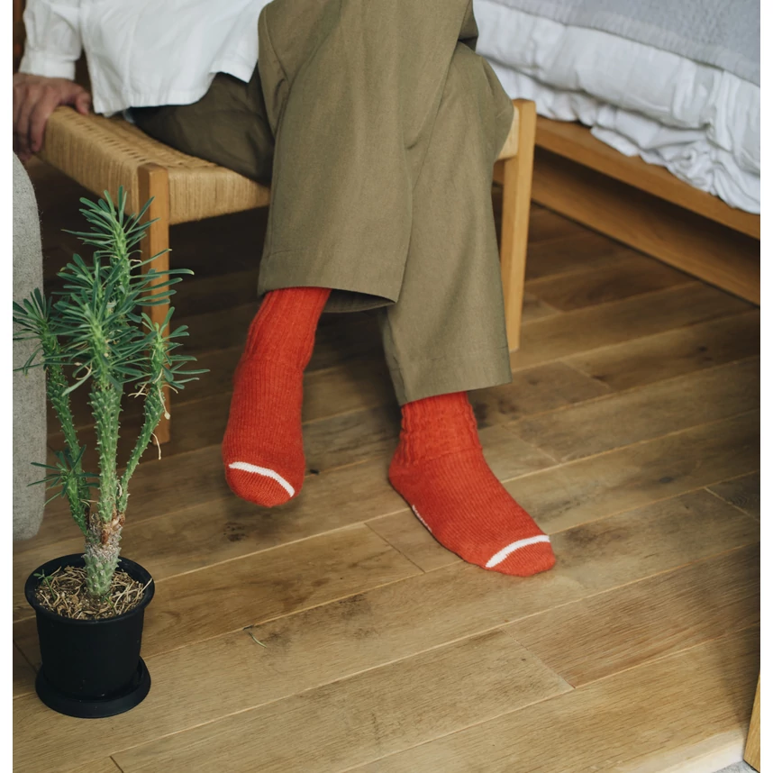 Nishiguchi Kutsushita gyapjú zokni, SHRINE RED