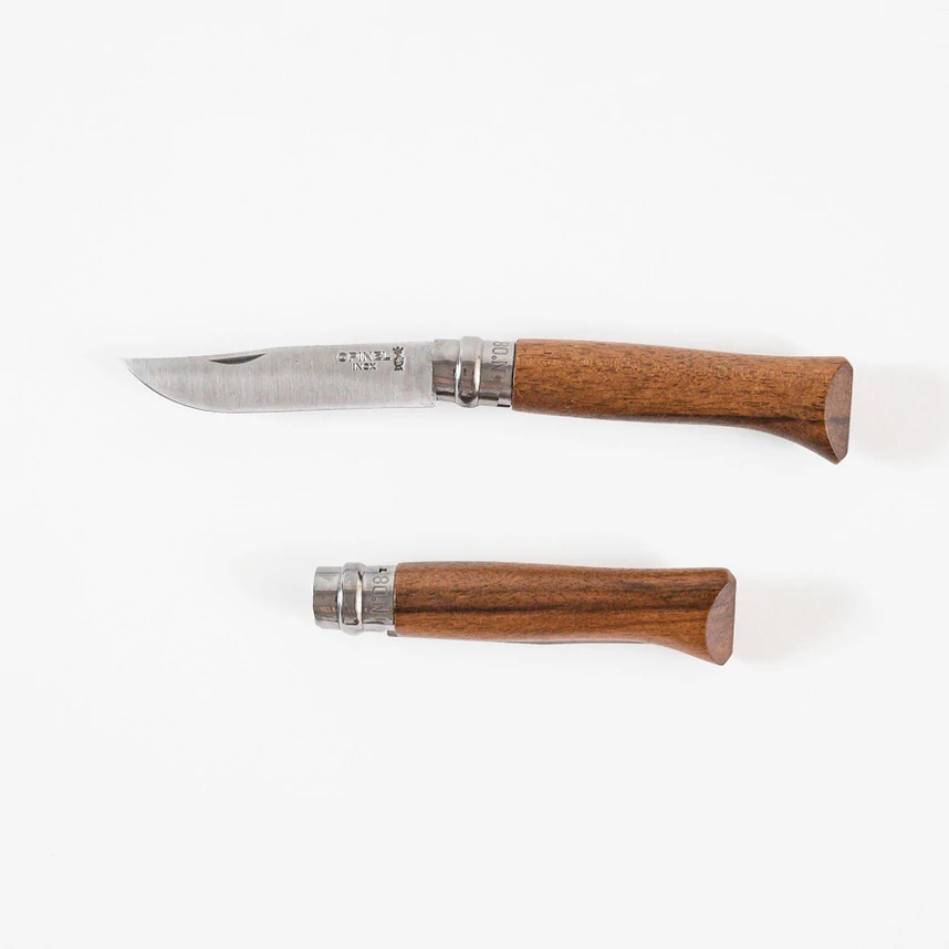 Opinel No8 zsebkés kirándulókések, diófa markolattal